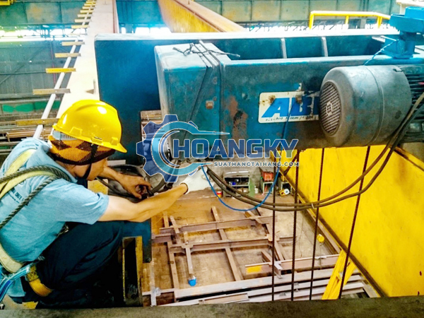 Thợ sửa cầu trục Biên Hòa