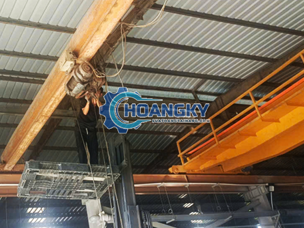 Thợ sửa cầu trục Tân Uyên