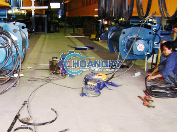 Thợ sửa cầu trục Thủ Dầu Một