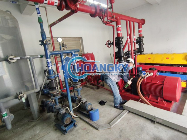 Thợ sửa máy bơm PCCC TPHCM